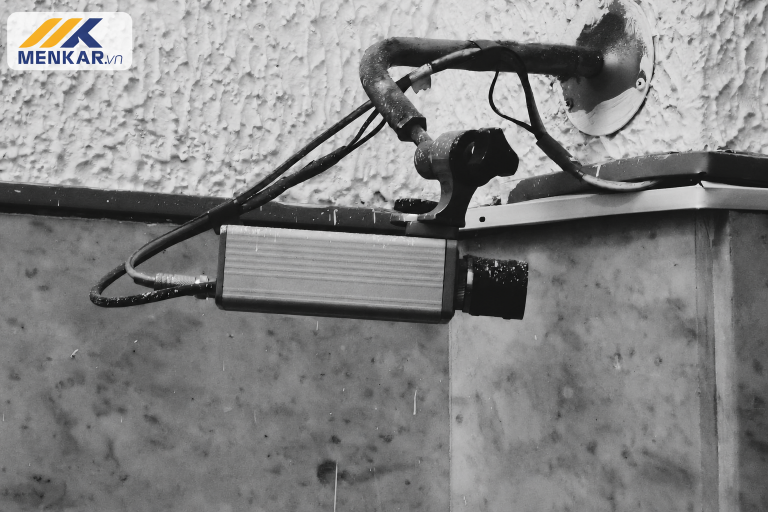 Camera Analog có dây lắp đặt ngoài trời MENKAR