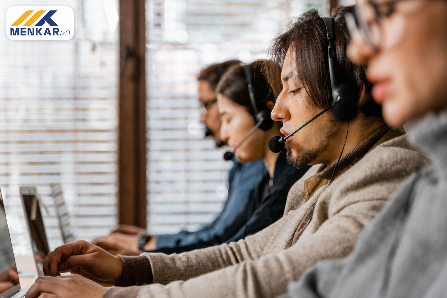 Đội ngũ call center sử dụng tổng đài IP