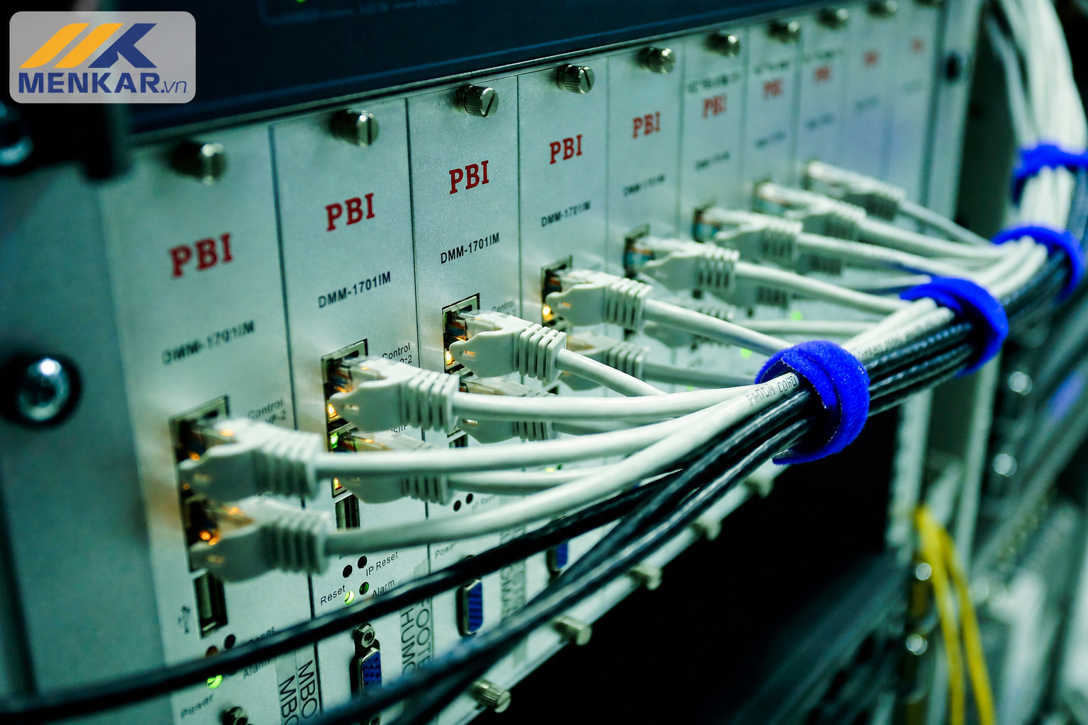 Tủ rack và switch mạng Menkar